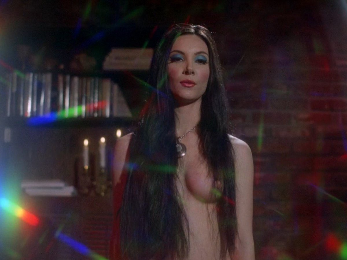 horrorsthetics's tweet photo. the love witch (2016) https://t.co/TETnb2xlKy