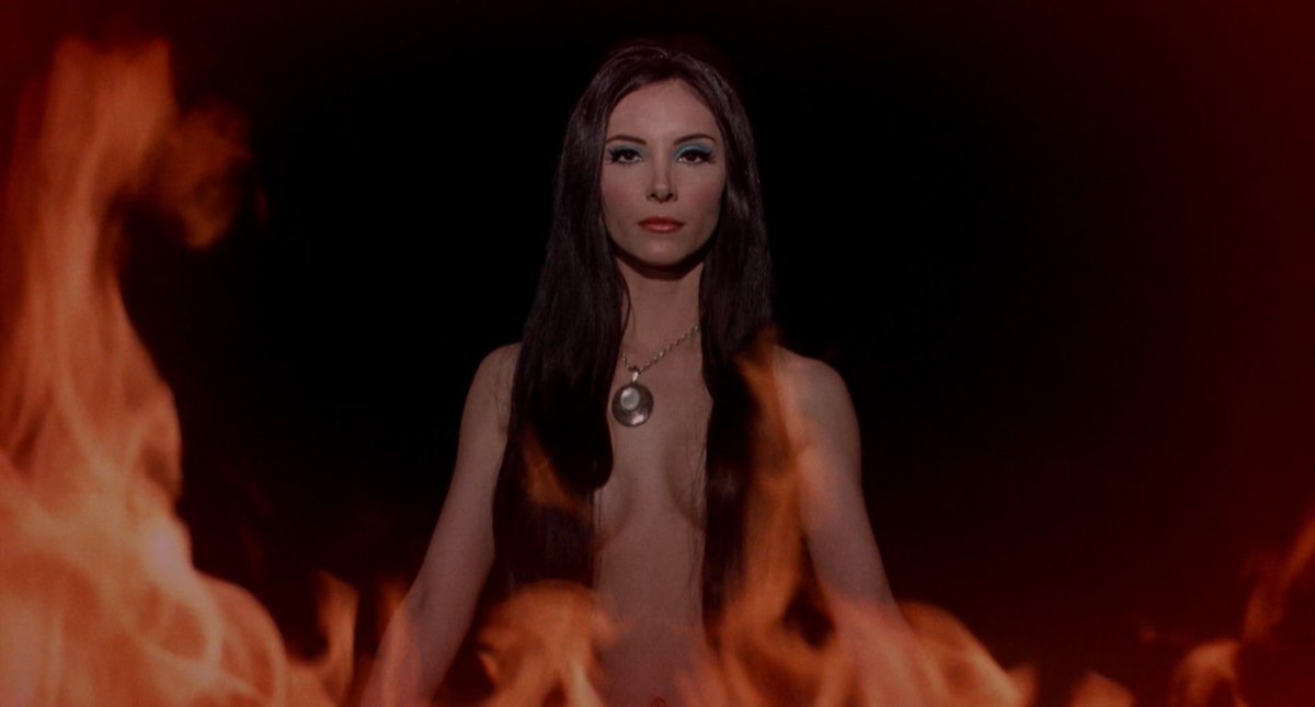horrorsthetics's tweet photo. the love witch (2016) https://t.co/TETnb2xlKy