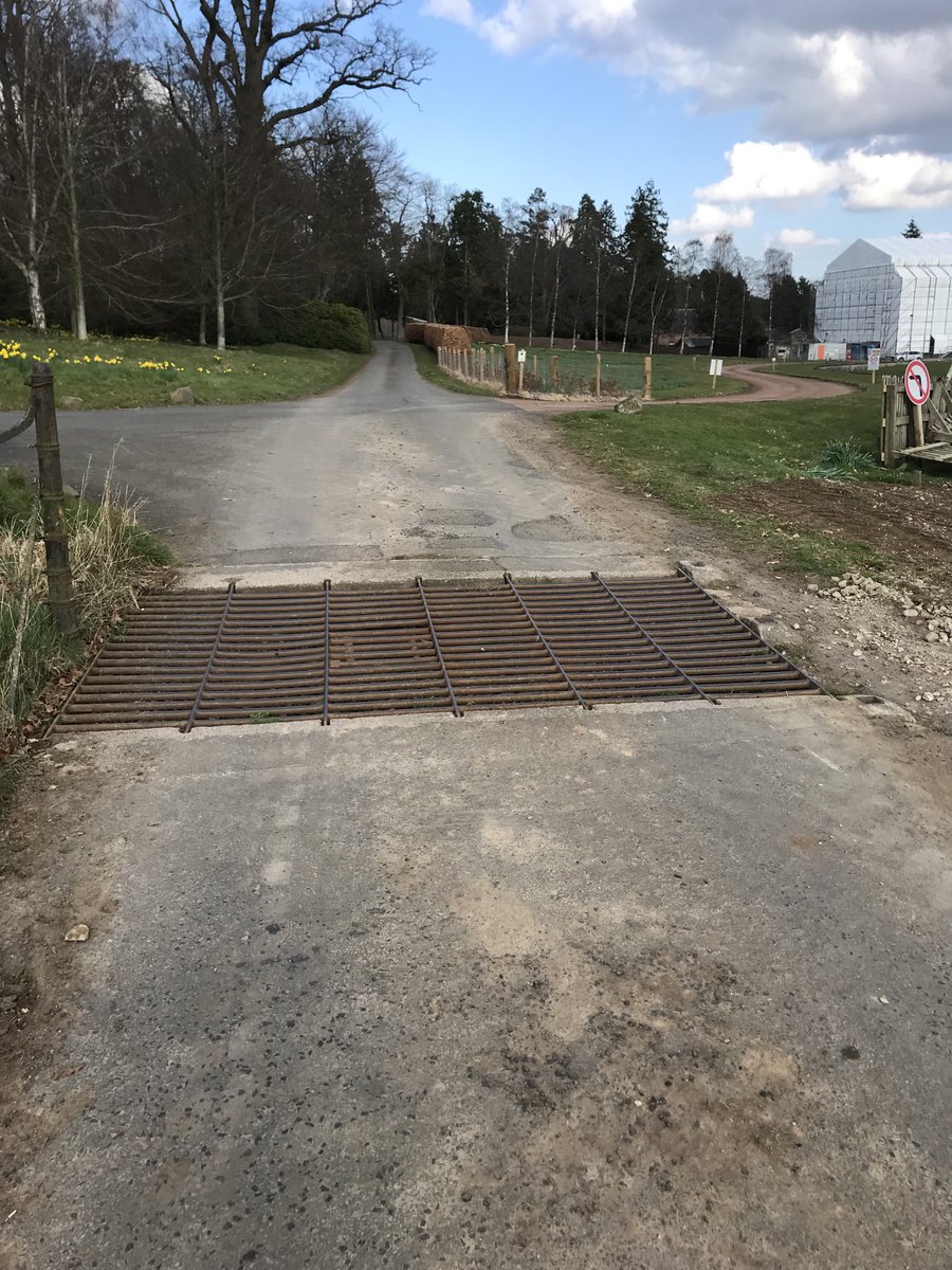 mertounfarms's tweet photo. Not very often I remember to take a ‘before’ and ‘after’. Ready for some cattle this week and pea viners crossing in September. #estatejobs https://t.co/wQgE0Y0gnw