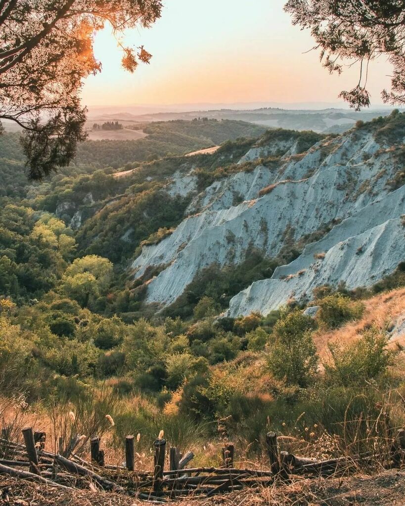 "La campagna toscana. Puro incanto, colori nitidi e contorni netti. E da qualche parte un borgo sulle colline che ti fa brillare gli occhi."
.
Photo by @tuscanyphotolab
.
#tuscanyplanet #traveltotuscany #visittuscany #tuscanlandscape #tuscanlife #tuscany… instagr.am/p/Cb8PpyBLxMn/