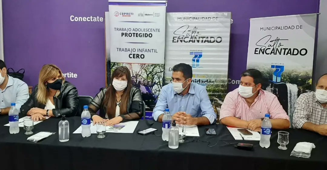 salto_encantado's tweet photo. La Municipalidad firmo el convenio por el cual se dejó constituido la COPRETI MUNICIPAL N°25 – Salto Encantado

#SaltoEncantadoTeVaAEncntar
#Dondehaysueñoshayoportunidaded
#copreti
#GestionAndresPodkowa 

@herrerayflia
@gobmisiones 
@Arce_Carlos_ 
@RicardoWellbach 
@SilGimenezok https://t.co/m4FdWpRJcl