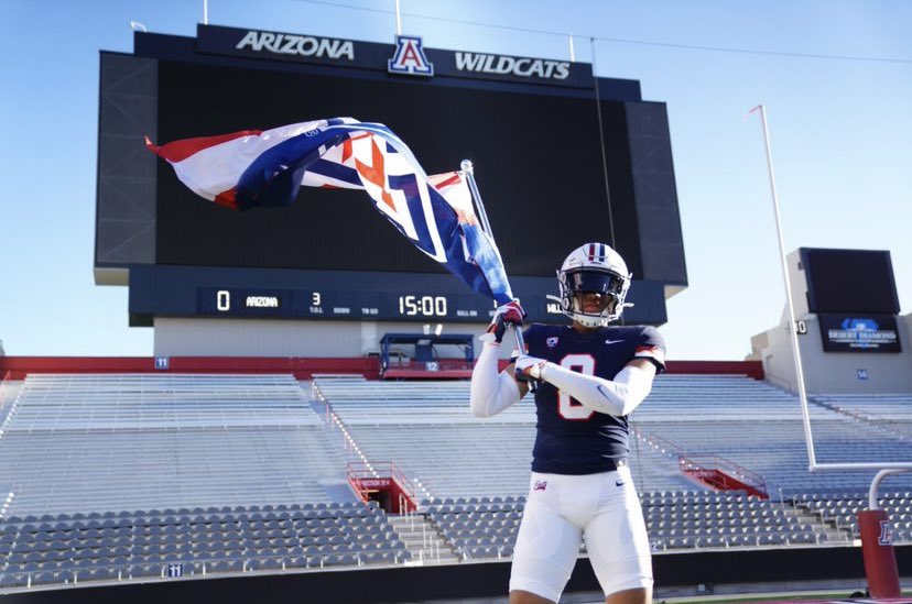 justin1k3's tweet photo. COMMITTED 🐻❤️💙 
#BearDown🐻⬇️ #BUILDINGTHE🅰️ #ITSPERSONAL @ArizonaFBall @InglewoodFBall @InglewoodSports @CoachNansenUofA https://t.co/y9qEklYQDK