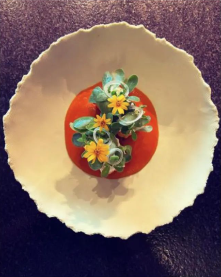 LaMarthaOrtiz's tweet photo. Una bella interpretación del tamal frito con su jardín secreto desde #tuchdeluna 
Delicia que se ve y se prueba.
#joyasdelcaribe #casadelaplaya #tallerdecocineras #weeatcolor #vidapararegalarbelleza https://t.co/wwNOmKSeZF