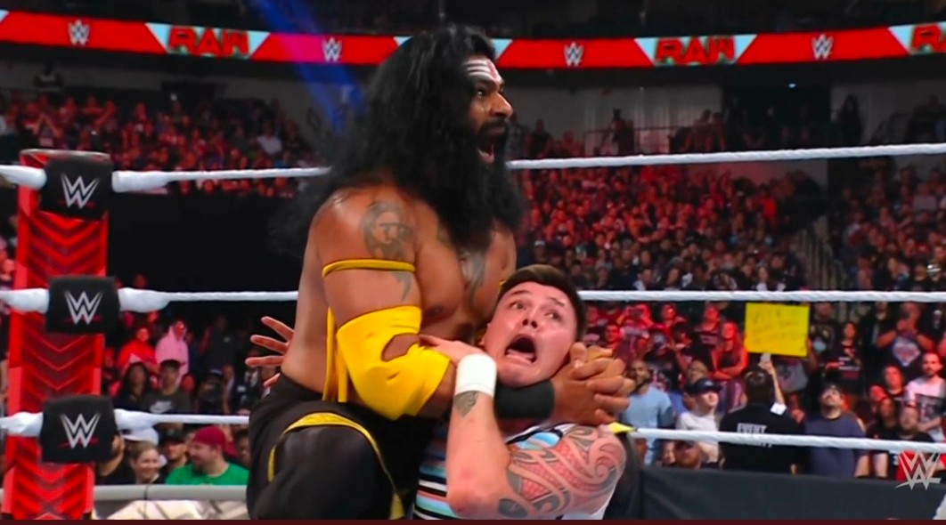 Ulises_RECORD's tweet photo. POR FIN! 😱😱

@veermahaan  llega a #RAW!! 🔥🔥🔥

Se acabó la espera y ataca a los misterios @619iamlucha  &amp; @dominik_35  esta noche en #RAW 

#WWE  #VeerMahaan #dominik  #reymysterio  #WrestleMania https://t.co/9JxpV6vvhD