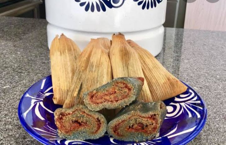 CCV434_mixe's tweet photo. Te muestro algunas comidas típicas de los mixes:
Preparan tamal de muerto, tepache de caña...
#Oaxaca #comida https://t.co/Am8UhfEjJe