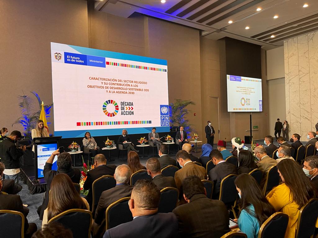 Baena's tweet photo. Gracias a cooperación entre @PnudColombia y @MinInterior para la caracterización del sector religioso, se identificó que en época de pandemia las organizaciones religiosas brindaron 554 mil atenciones a personas con depresión, riesgo de suicidio, divorcios y adicciones. https://t.co/rGmFtCtzMP