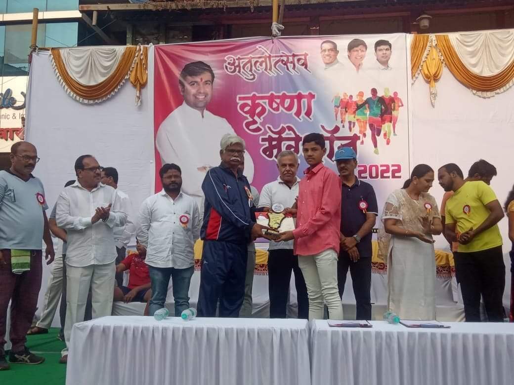 Aksharguru's tweet photo. अक्षरसंस्कारचा विद्यार्थी 
 हस्ताक्षर स्पर्धेत प्रथम क्रमांक
           येथे सुंदर हस्ताक्षर स्पर्धा आयोजित  या स्पर्धेत  अक्षरगुरू राहुल (जगन्नाथ ) पुरोहित यांच्या अक्षरसंस्कार  हँडरायटिंग इन्स्टिटयूट  चा विद्यार्थी चि. अथर्व अजय पाटील याचा  या स्पर्धेत्  प्रथम क्रमांक्  आला https://t.co/NW2cScXpru