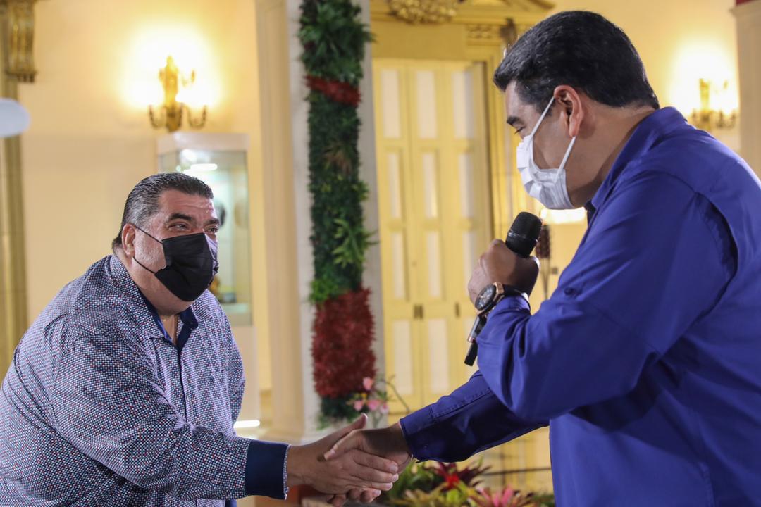 La música y toda la alegría de la salsa se apoderó del Palacio de Miraflores con la agradable visita de Maelo Ruiz. Es un verdadero placer recibir a uno de los más grandes salseros, quien deleita con sus temas musicales a nuestro pueblo y al mundo. ¡Bienvenido!