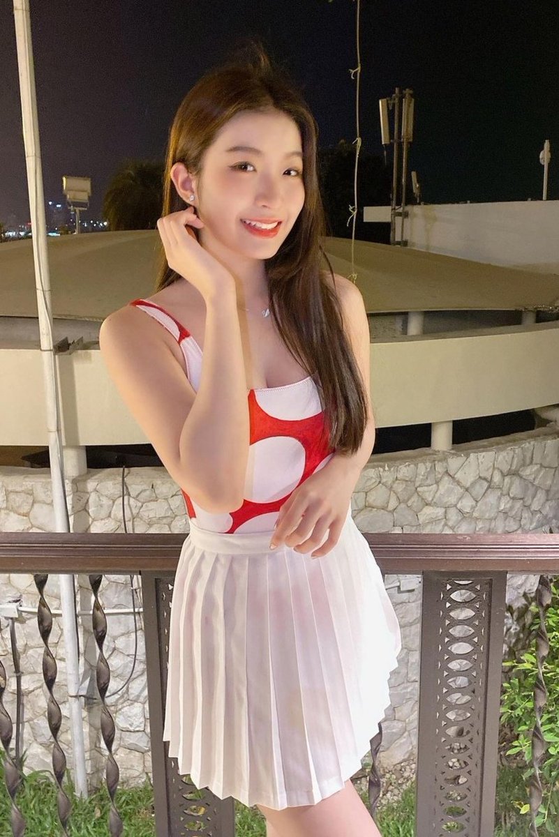 Karoona12's tweet photo. และแล้วหมวยก้อปล่อยเซ็ทนี้อกกมาอีกไม่ยอมให้​เราได้พักผ่อน​😁 https://t.co/WBBg67LgKq