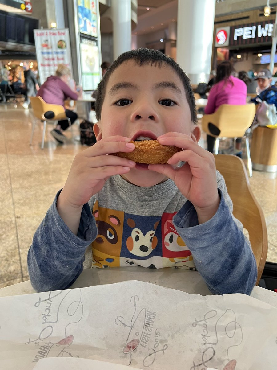 gcanceko's tweet photo. Thank you to the kind people @LuckyLouieFish who gave this hungry kid a “replacement” fish after he accidentally dropped his first filet. #secondchances #guardianangels #aunties https://t.co/eQNQvPKxdW