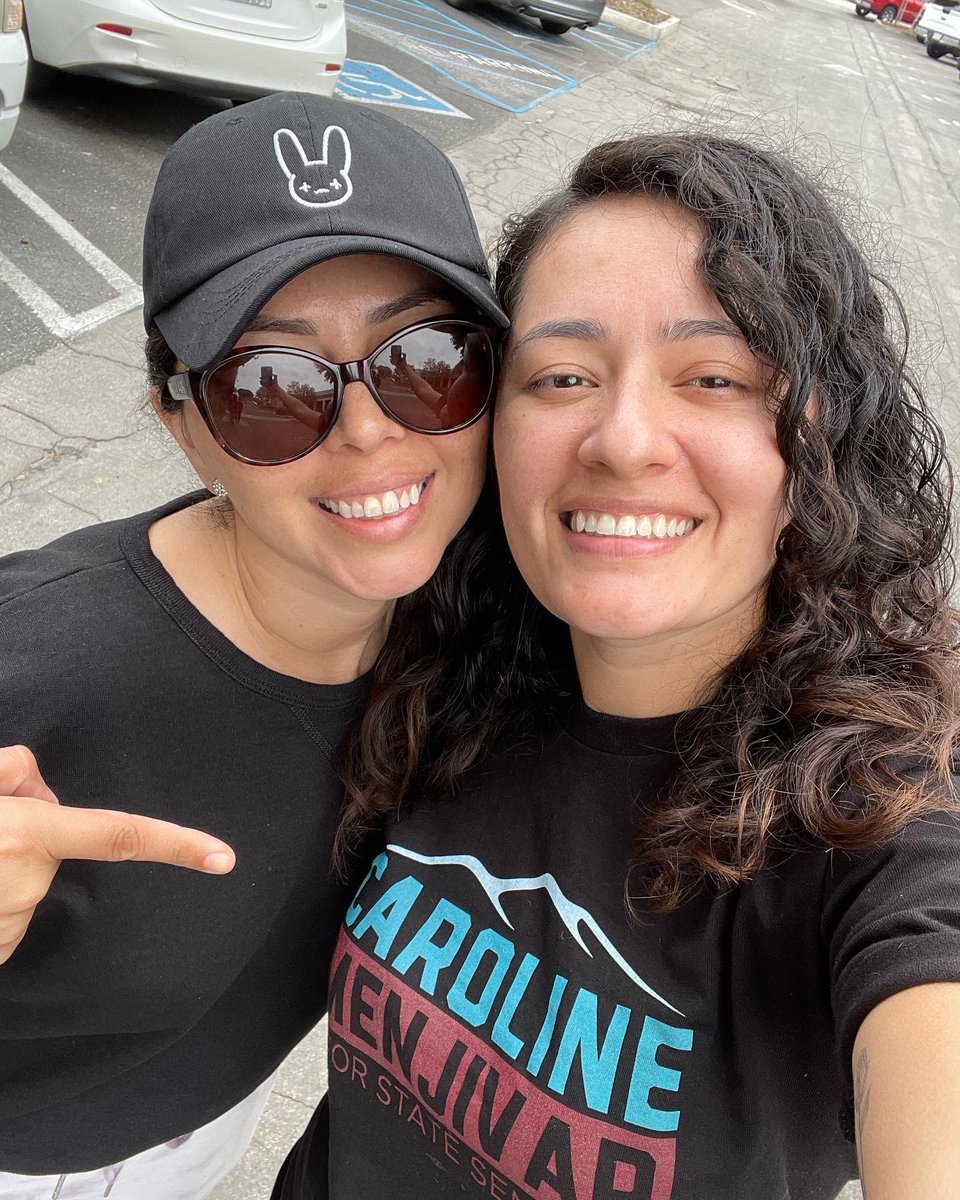 CarolineMenjiv3's tweet photo. Team work makes the dream work. We #canvassed over the weekend and will be out there every Saturday at 10 am. With only one good leg, I need your legs to lean on for a little while. Hope you all can join us! https://t.co/Jm5xhec733 https://t.co/wI7UwP4y7Y