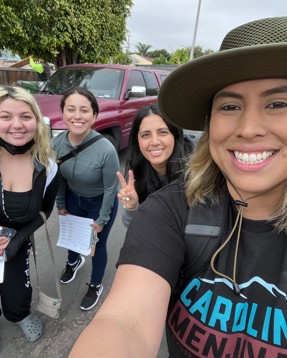 CarolineMenjiv3's tweet photo. Team work makes the dream work. We #canvassed over the weekend and will be out there every Saturday at 10 am. With only one good leg, I need your legs to lean on for a little while. Hope you all can join us! https://t.co/Jm5xhec733 https://t.co/wI7UwP4y7Y