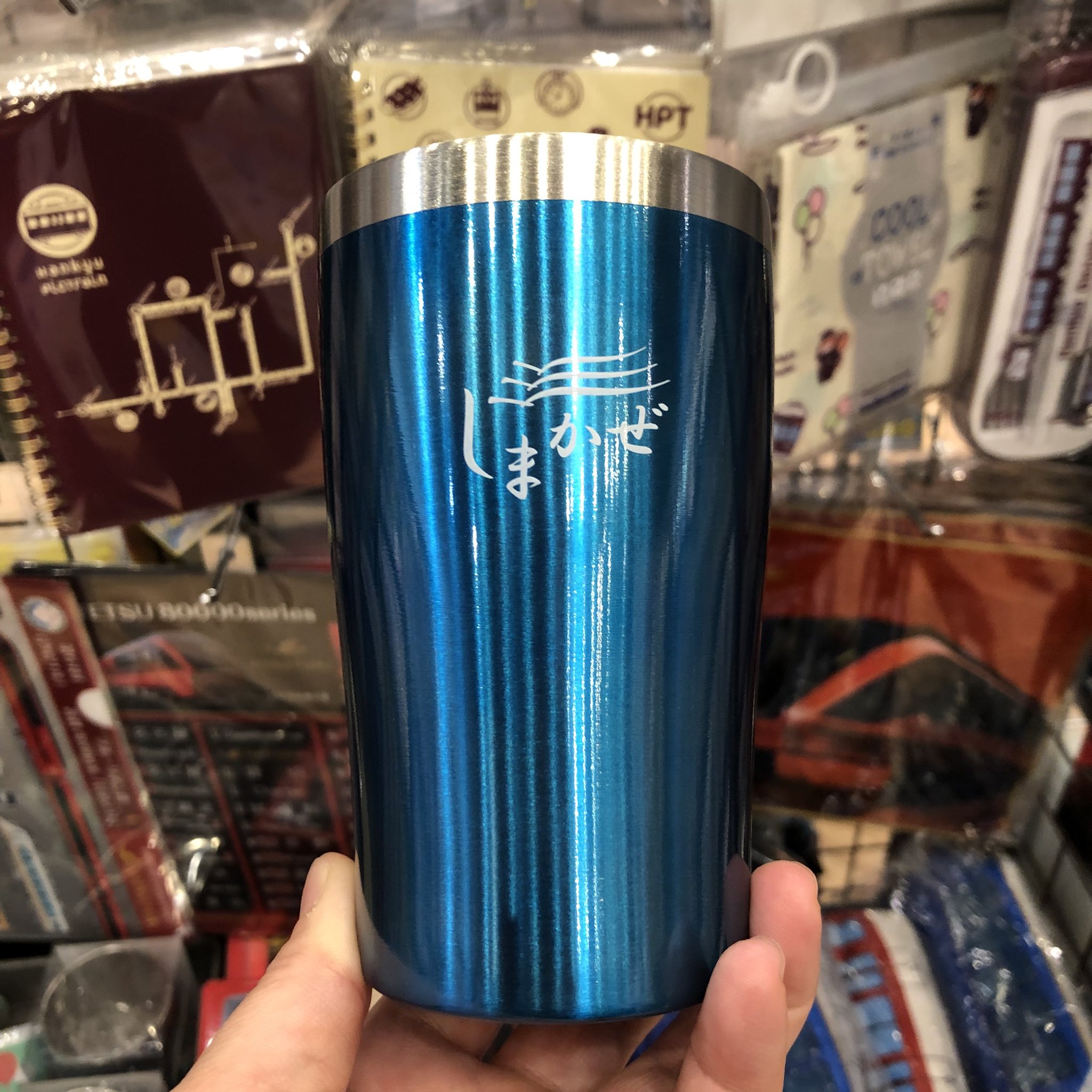 駅鉄ポップショップ新大阪 再入荷 完売しておりました しまかぜ ステンレスタンブラー が再入荷しましたぁー キレイなメタリックブルー 私もステンレスタンブラーはよく使うんですよ 温かい飲み物はもちろん これから暑くなってきたら冷た 駅鉄ポップショップ新大阪 再入荷 完売しておりました しまかぜ ステンレスタンブラー が再入荷しましたぁー キレイなメタリックブルー 私もステンレスタンブラーはよく使うんですよ 温かい飲み物はもちろん これから暑くなってきたら冷た