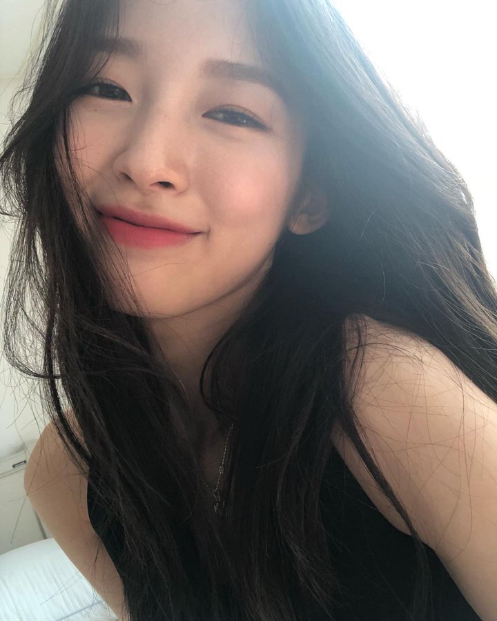 Marjtineau's tweet photo. a new post unlocked! 🔓

the 23 y.o Arinnie's set of photo has been posted on my official instagram. relished my free day after our comeback moment. not forgetting to play Dun Dun Dance song, started my sunny beautiful morning. https://t.co/LKZhaxrdXH