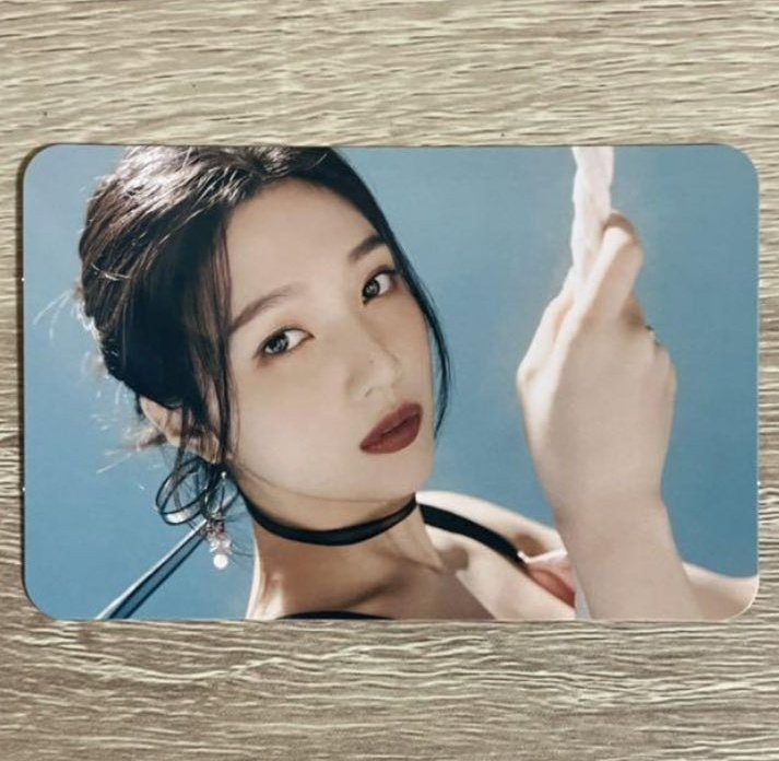 JoySupporTeam's tweet photo. #JOY Photocard in Red Velvet’s BLOOM Album 💚

#조이 #레드벨벳 #레드벨벳조이 #박수영 #ParkSooyoung #RedVelvet @RVsmtown ctto. https://t.co/vcixVBDOO0