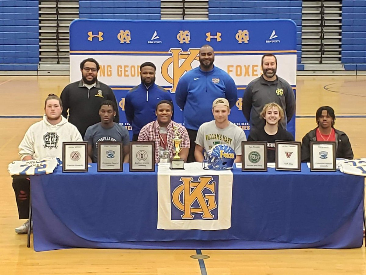 Hunter_Johnson0's tweet photo. It's a great feeling to be able to play football at the next level. To be able to sign with my family and football family now that's SPECIAL. We made history together fellas congratulations to all my brothers. @KReviello @DavidPeebles_ @Landonn_C @GaryLane01 https://t.co/TETuoPD75g