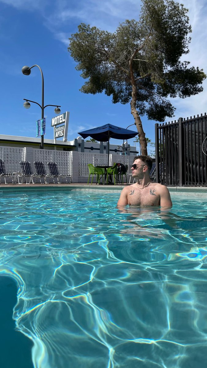 robevansm's tweet photo. Vegas baby 🎰 https://t.co/PV94BxkR7x