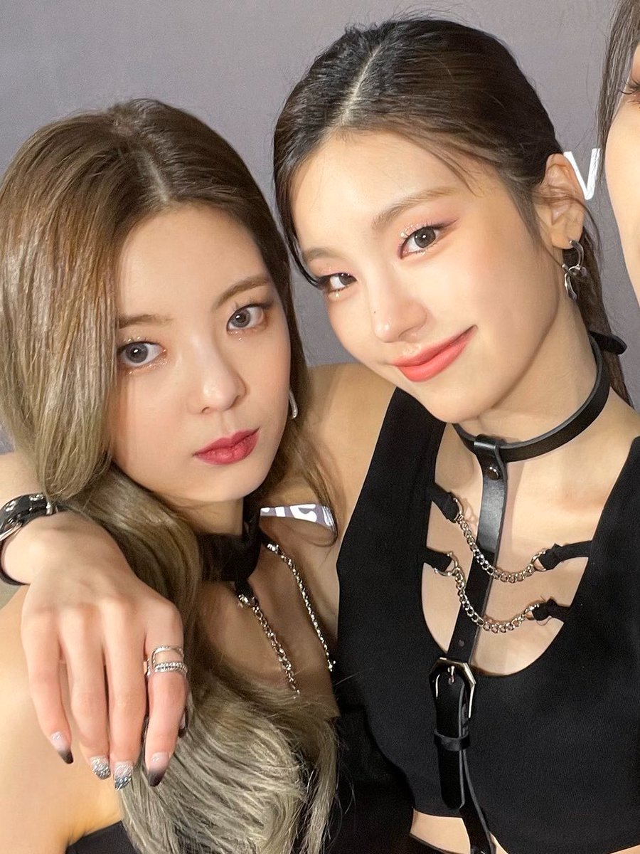 ddaljisu's tweet photo. yejisu was on anotha level that day https://t.co/kwGEVBtuXX