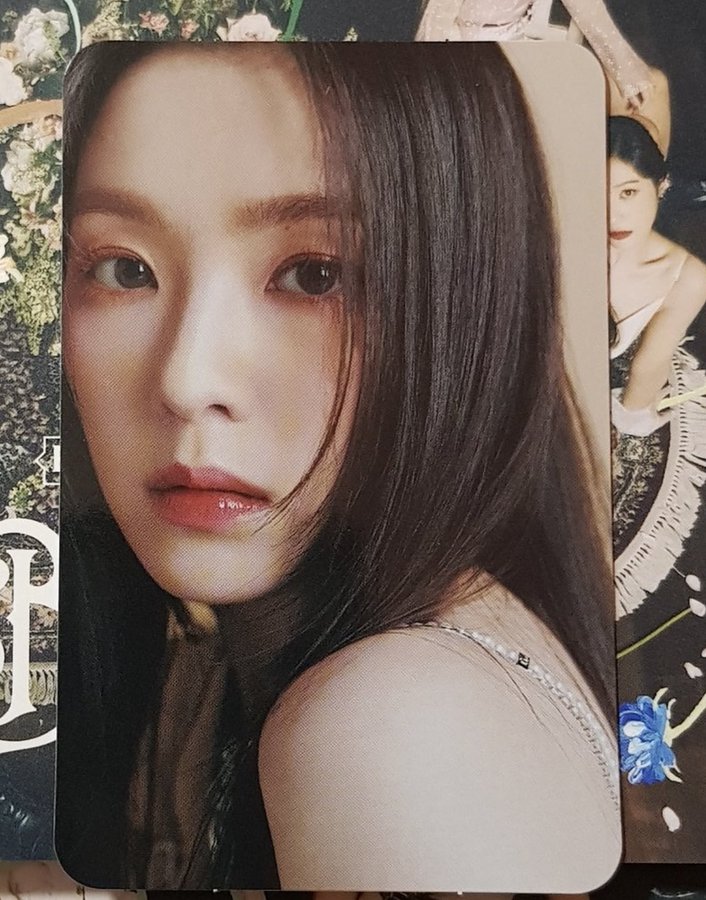 irene_global's tweet photo. #IRENE Bloom photocard! 

cr. SOft_BLanket_ 
#아이린 #RedVelvet @RVsmtown https://t.co/mKkuWGjcgZ