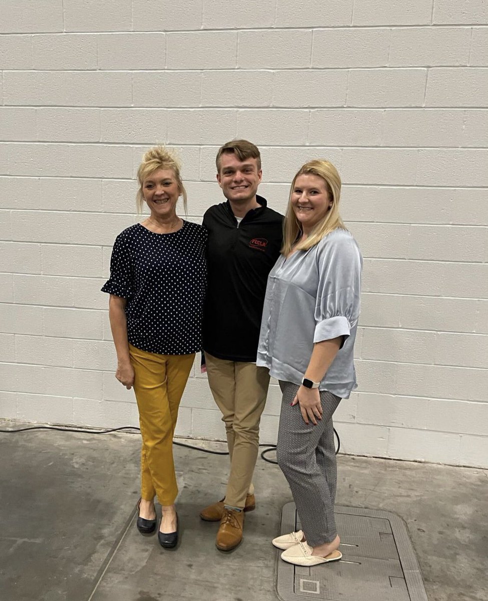 virginiafccla's tweet photo. We appreciate the former state and national officers from VA who now advise #FCCLA chapters of their own or volunteer with Alumni and Associates! Thank you for working hard to #MakeItCount during our #VAFCCLA State Leadership and Recognition Conference in Virginia Beach! #SLRC22 https://t.co/ywfyXGEZzc