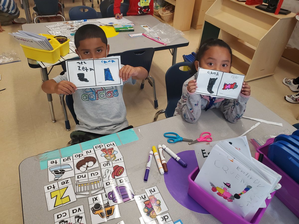 pandulce71's tweet photo. Our little ones recording their work during differentiated literacy workstations. @mnevarezsolis @FARIASECC https://t.co/RzriF6eAEY