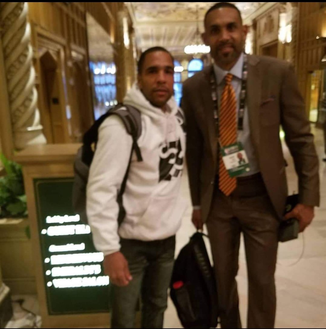 theprotejay's tweet photo. Shout out to @TBSNetwork #ColorAnalyst @realgranthill33 for tonight's @NCAA Mens Basketball National Championship game.
We battled hard several times in HS, memorably in the 1989, 1990 @BBCbasketball & 1991 #BostonShootout https://t.co/pTUs6o9tNg