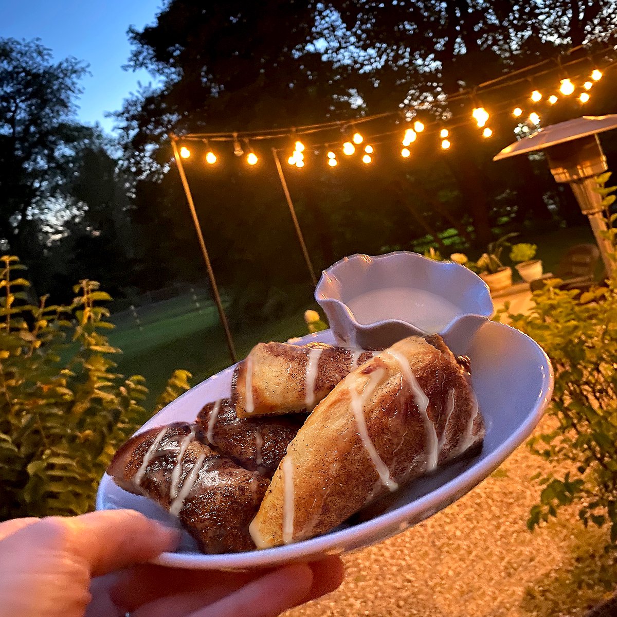 Our Cinnabread is freshly baked, dusted with cinnamon sugar and drizzled with sweet, gooey glaze 😋 The perfect take-home dessert! 
.
.
#SNAP #custompizza #cinnabread #dessert #pizzalovers
