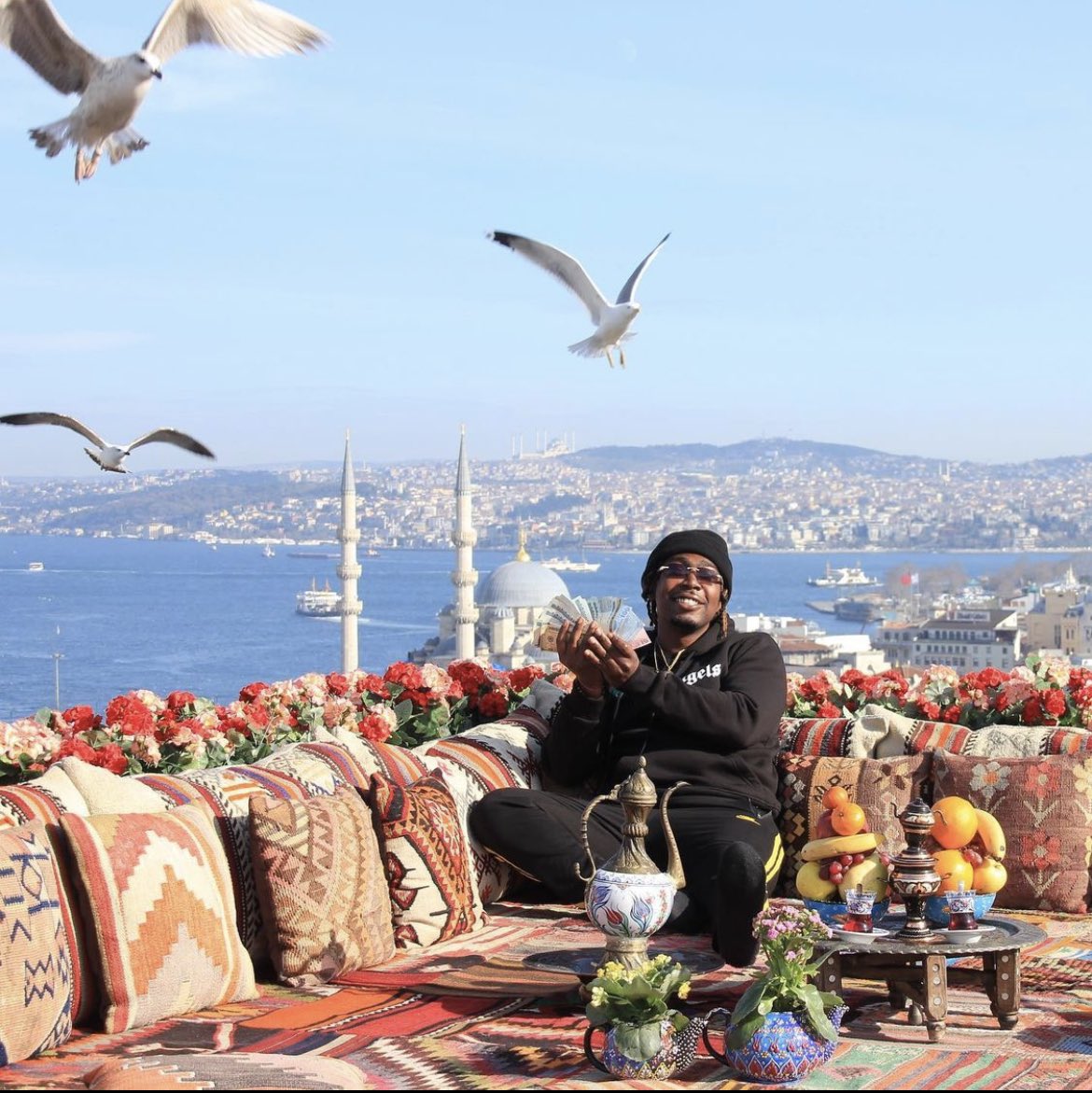 Pookiepack's tweet photo. Another birthday in Europe, more life 🥲 https://t.co/5D5VVxCnjE