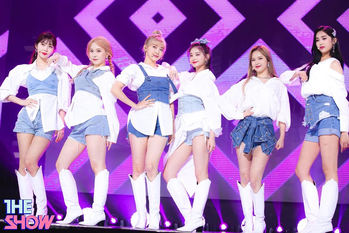 itzevergIow's tweet photo. Everglow has such a diverse discography if only people looked at more than just their title tracks they would know that and be surprised by the amount of concepts they do 😩 https://t.co/NGZKS49zWX