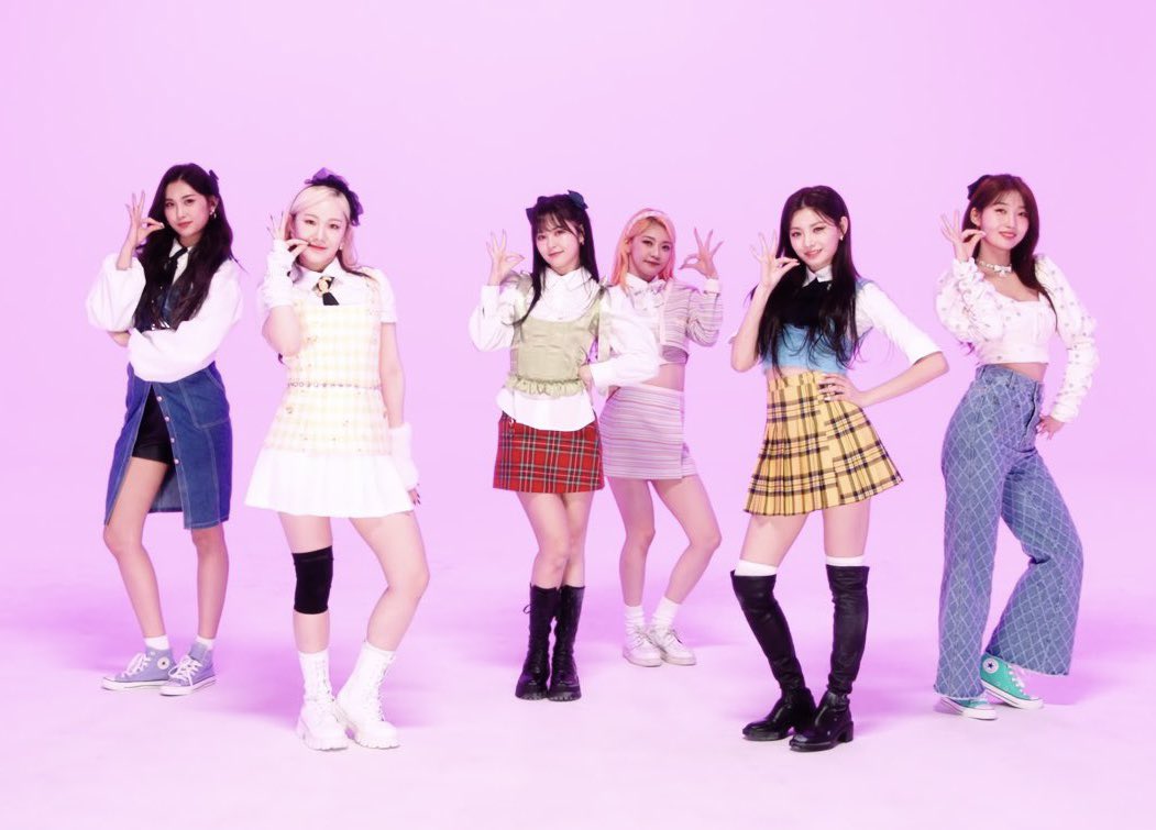 itzevergIow's tweet photo. Everglow has such a diverse discography if only people looked at more than just their title tracks they would know that and be surprised by the amount of concepts they do 😩 https://t.co/NGZKS49zWX