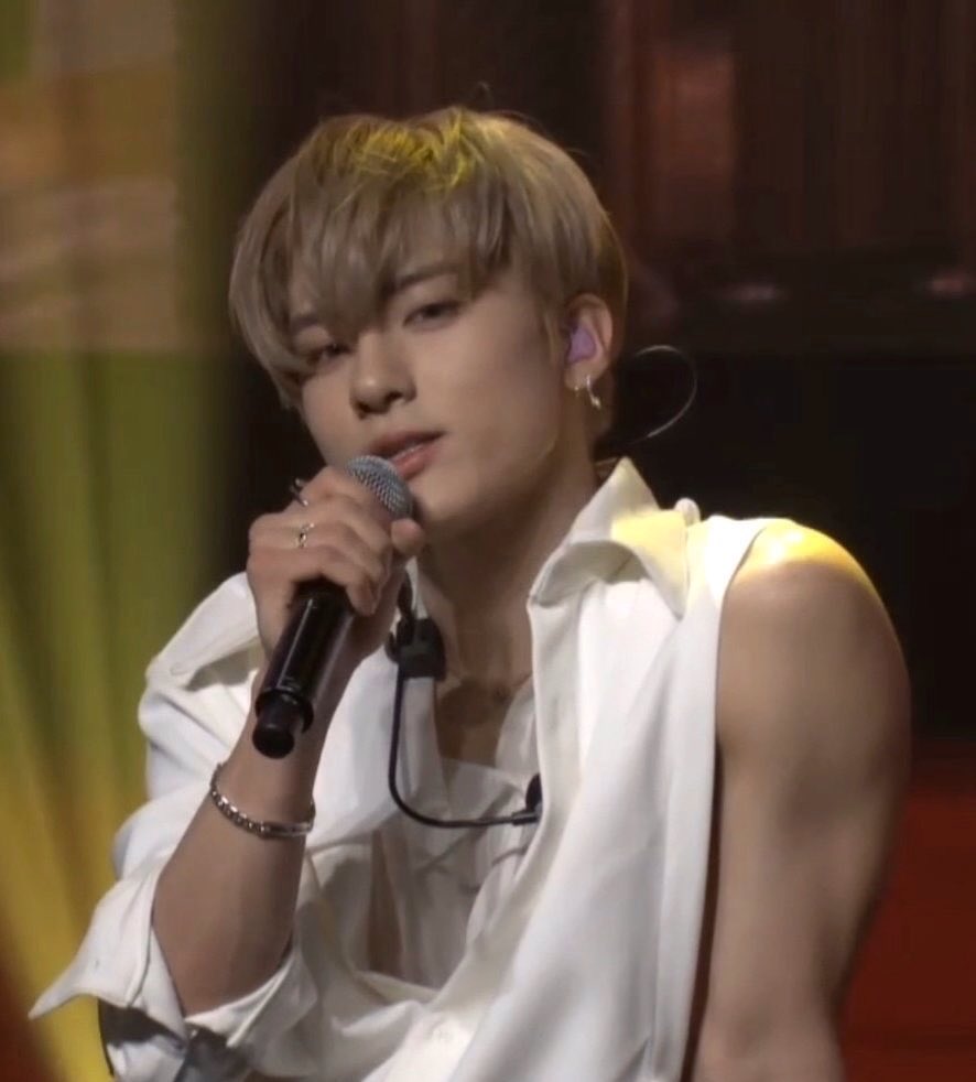 hourly eric tweet media