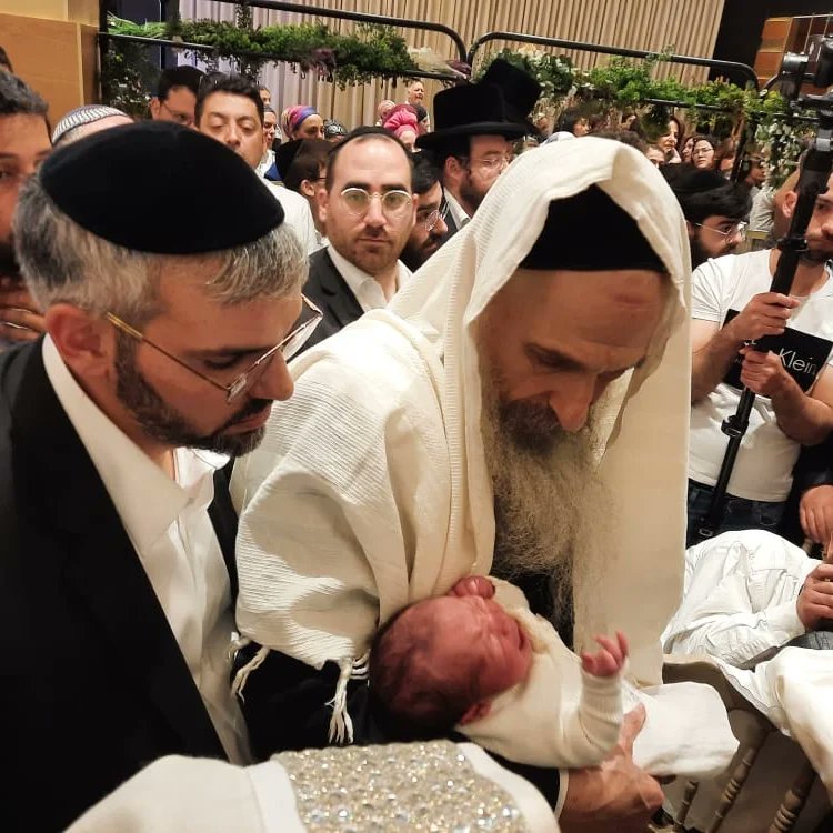 Over a year ago, I was here in the shul of Rav Rabinowitz, when someone approached me. He told me that there is a Jew here in attendance without children, &amp; he needs a yeshua.

I went over to the childless man &amp; told him, "Accept a kabbalah to do something that’s truly hard (1/3)