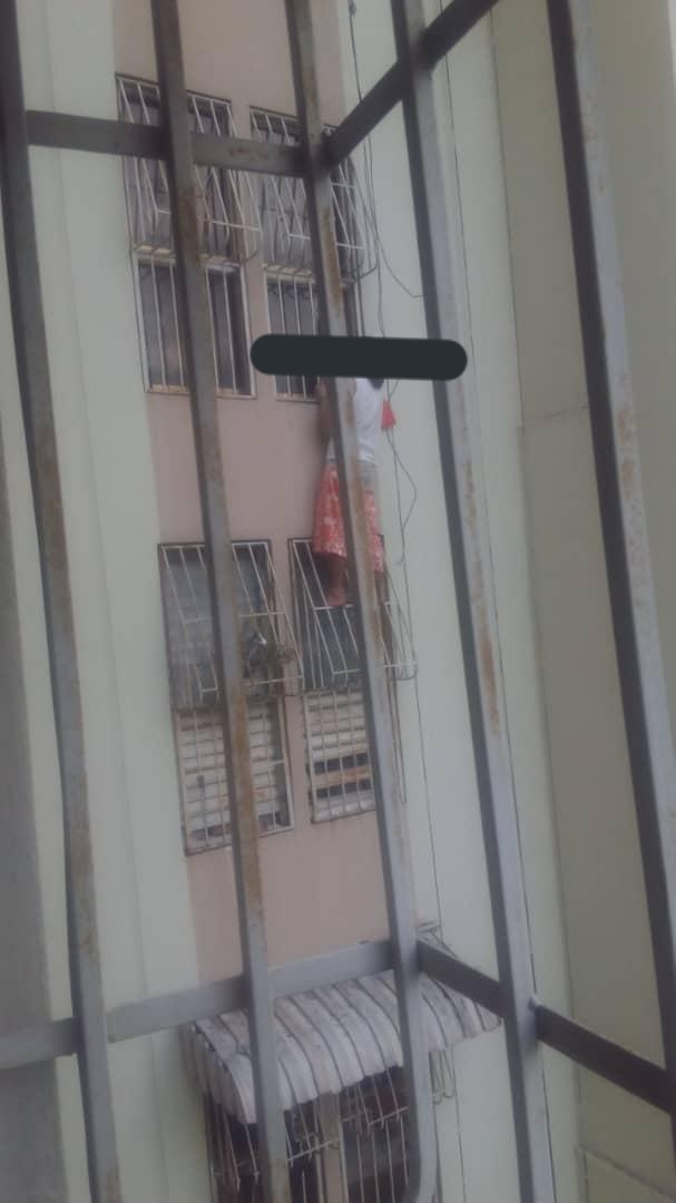 rcamachovzla's tweet photo. #Caracas Bomberos de Dtto Capital y funcionarios de la PNB se encuentran en las Res. San Martin, en la Av. San Martin, mun Libertador, ya que un hombre amenaza con saltar desde el piso 21. Según testigos, sufre de esquizofrenia. En desarrollo https://t.co/WA8mnZI502