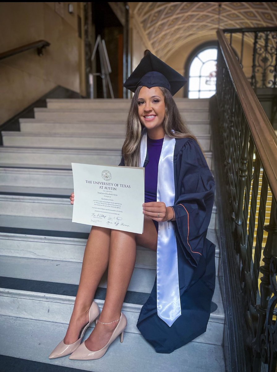 madisonketo's tweet photo. ✨ y’all we did it, officially a UT Austin alumn ✨
First Gen 
B.A. Government 📚 
B.A. History 
BDP Human Rights &amp; Social Justice 
Next up 🇯🇵 ✈️ https://t.co/KWnwGS2egy