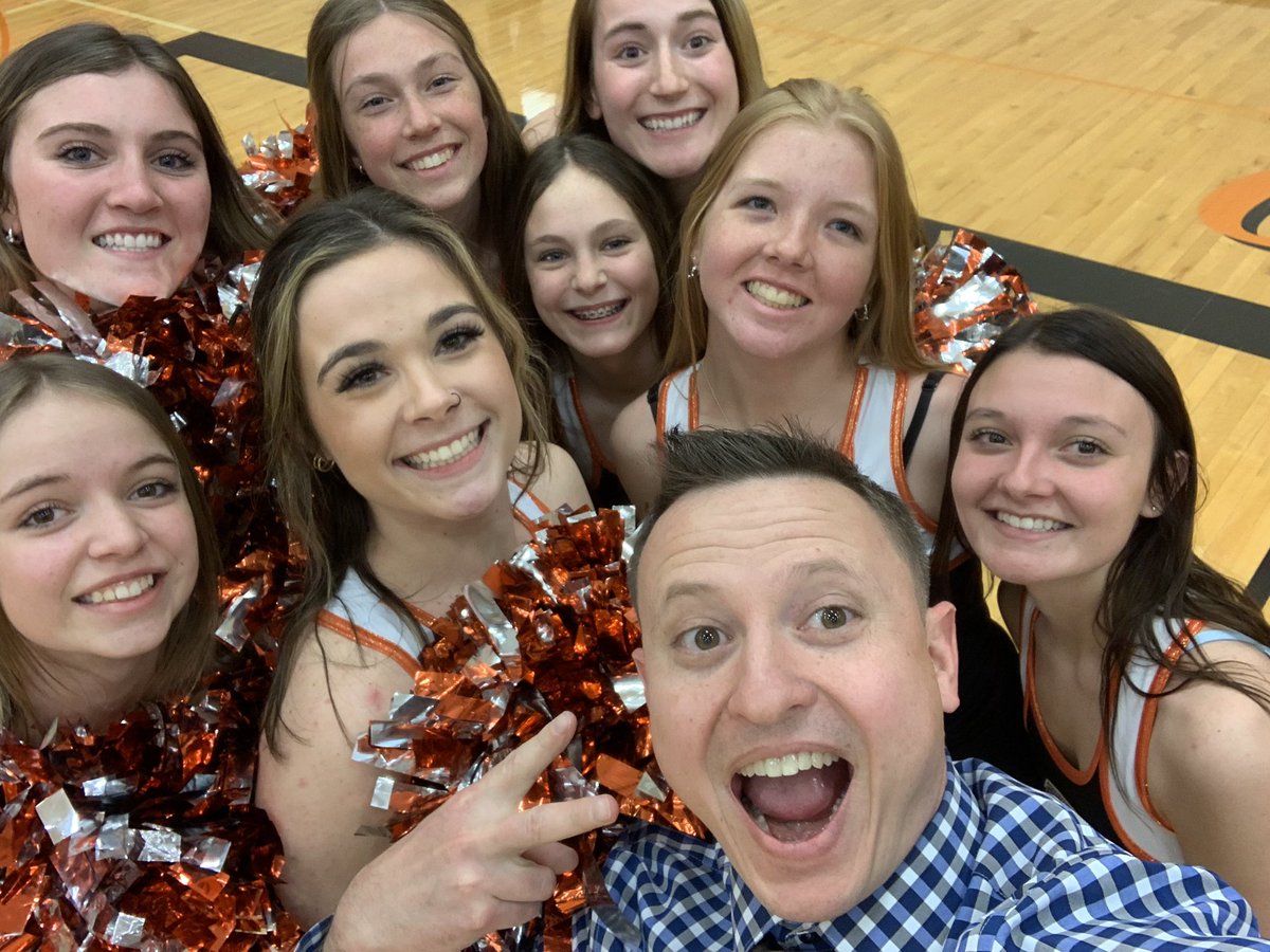 RusselGene's tweet photo. Coolest dance team around! @OGIndians Go O! https://t.co/ub5YCZS9PJ