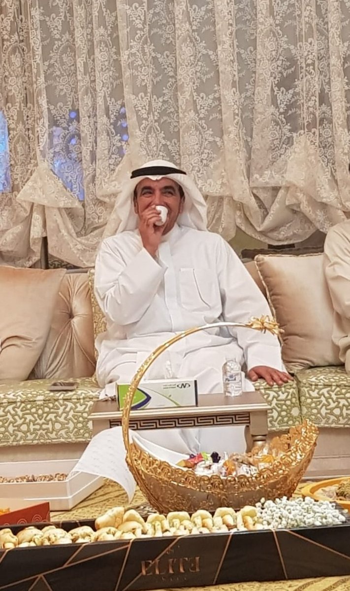 فنـجال قهــوه و أبتـسامه و سعة بال
تلقـى المســاء يروق لو كنت ضايق
لا تقـول مـالي خلـق و تـكـدر الحـال
حـــاول تـعيــش من التفـاؤل دقـايق

#حسن_جوهر