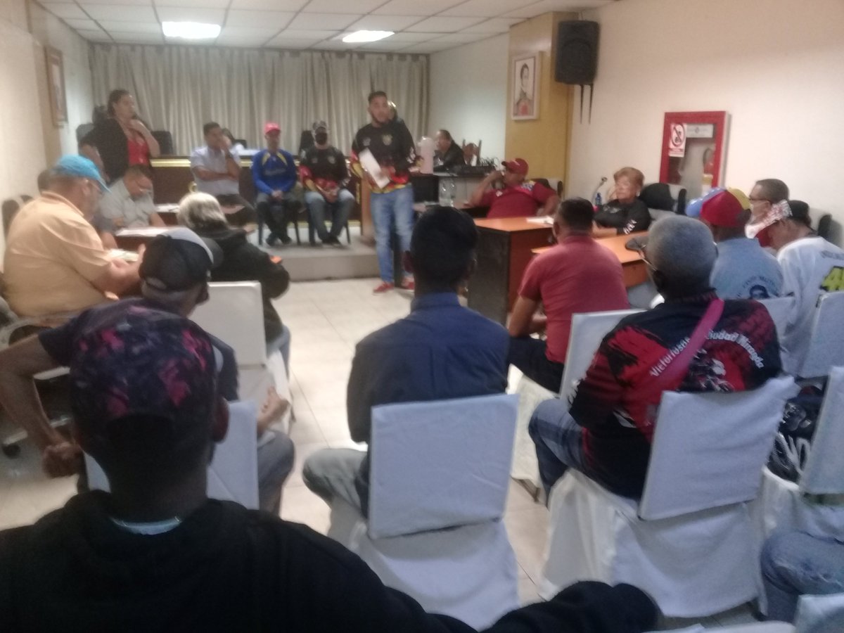 soyzoryblanco's tweet photo. Ediles del @concejomcr en Mesa de Trabajo de consulta con Mototaxistas para sus aporte a la Ordenanza de Funcionamiento de este sector en Charallave @0414vitara @AnthonyLaya1 @AlcaldiaMCR @MirandaGob https://t.co/OvtJeOTo6R