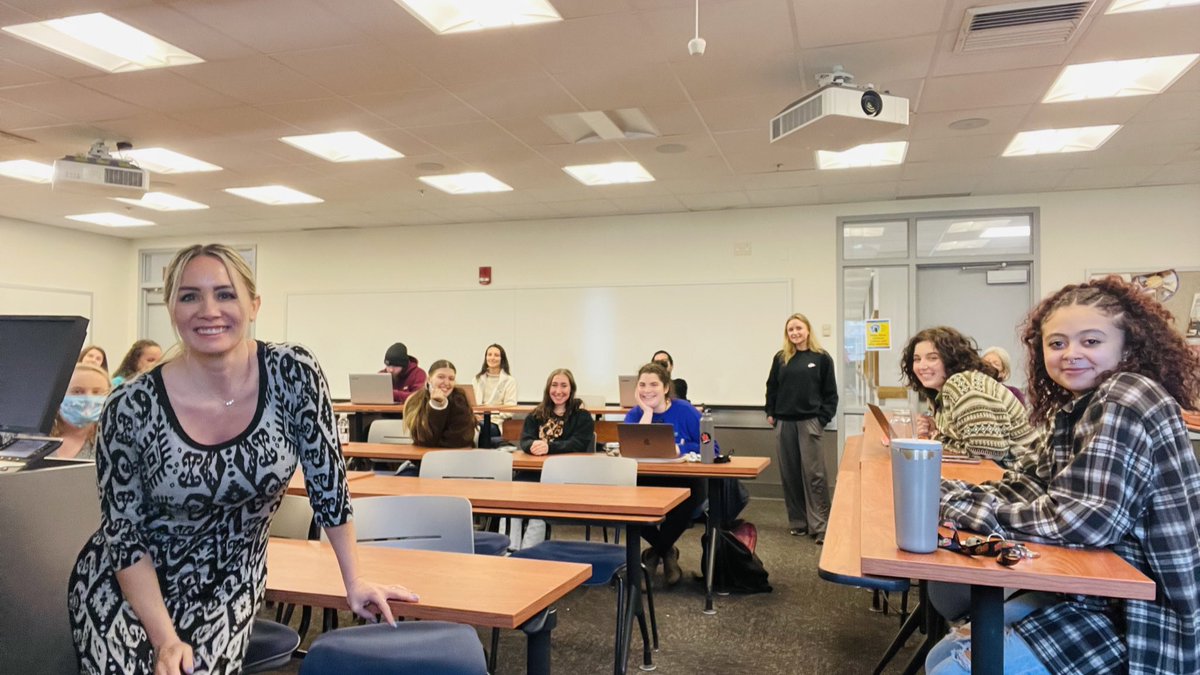 FIrst day #teaching IRL #maskoff as an #assistantprofessor <a href="/SCSU/">Southern Connecticut State University 🦉</a>!! 
Wild to see their faces after #twoyears …these #students truly amaze me with their #dedication and #curiosity <a href="/CouragePhD/">Academic Encouragement</a> <a href="/SCSUEGMS/">SCSU EGMS</a>