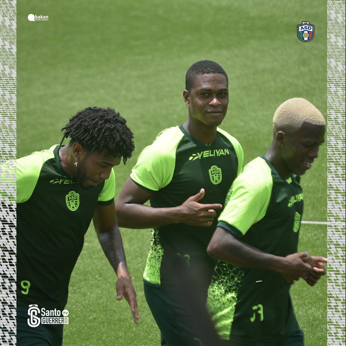 CDASantoDomingo's tweet photo. 💯 Hoy nuestros guerreros viajaron a la ciudad de #Guayaquil mañana tenemos #martesdecacería 🏹🦉🦉
⚽️ #buos 🆚 #Guerreros
.
Vamos #guerrerostsachilas por esos 3 puntos.💪
#LigaProBetcris2022 #Qbakan https://t.co/CHVWYWzXbx