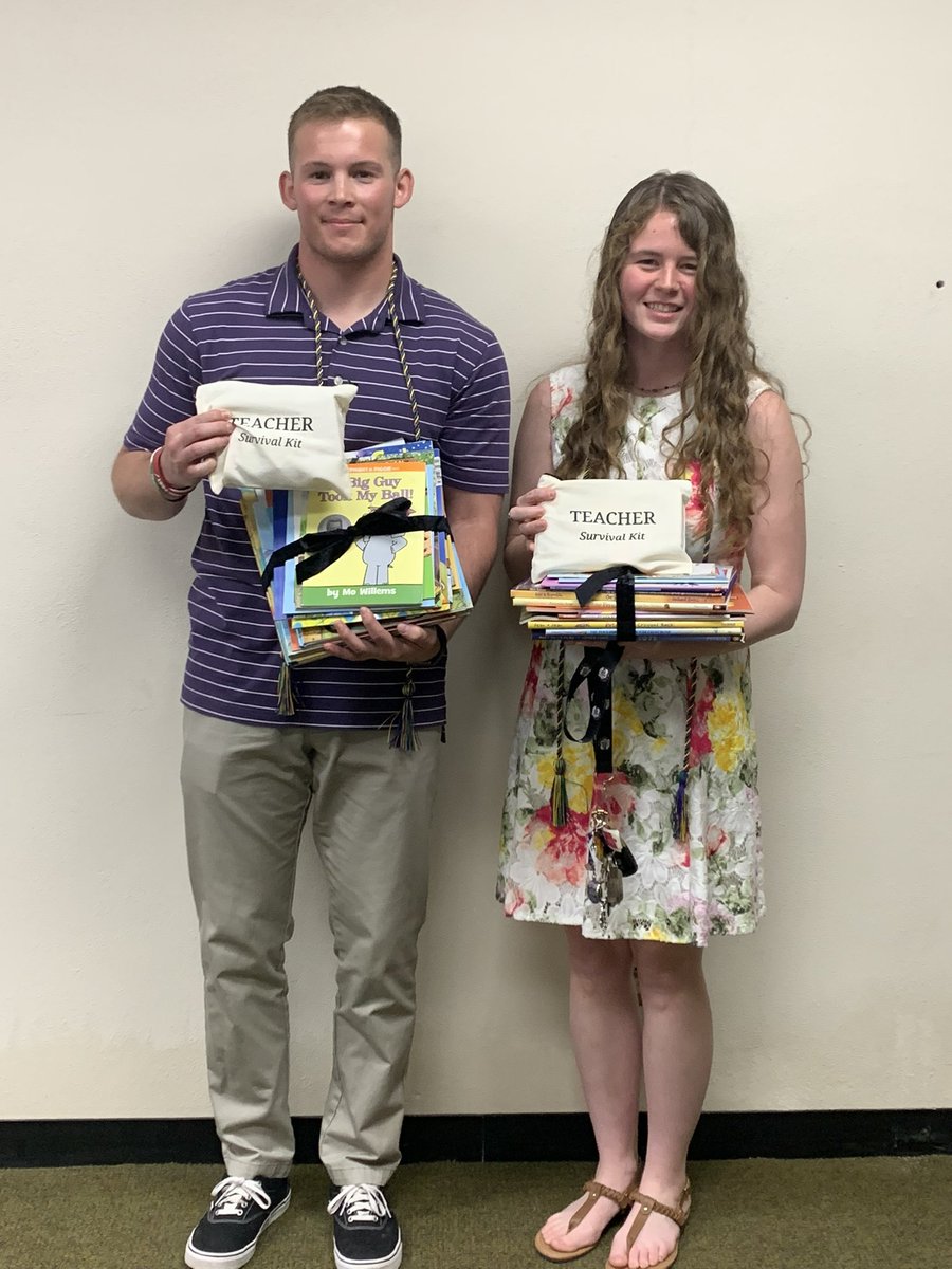 mac_kdp's tweet photo. KDP Spring Initiation! 
Tonight we initiated 5 new KDP members and honored our seniors with their chords. Congratulations! 
📚🎓✏️🚌 https://t.co/QaGUk4azIU