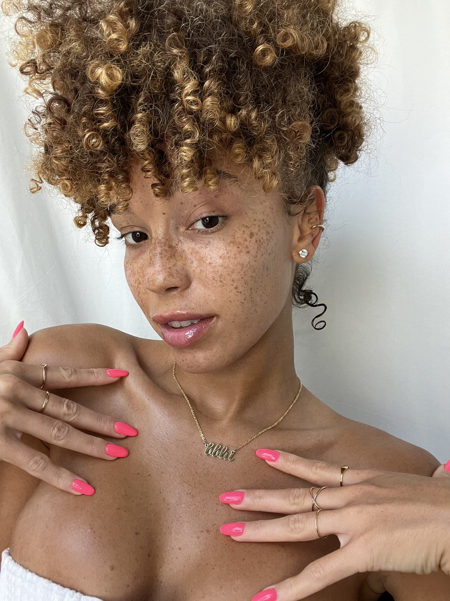 TazsAngelsBeaut's tweet photo. Face after todays #AngelMaskMonday β¨π€©
Iβm glowinnnnn bihhhh!
#NoFiltaaaaa
Check out IG or TikTok for how to do todays mask π§πΎββοΈ https://t.co/tU9G18b3yI