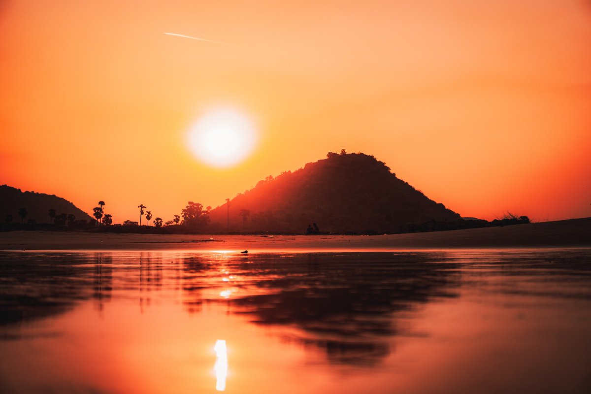 realNDWalsch's tweet photo. All of life is Divine, and when we treat all of life as Divine we change everything. When we treat everyone as Divine, there will be war no more. https://t.co/ohkubFy5S6