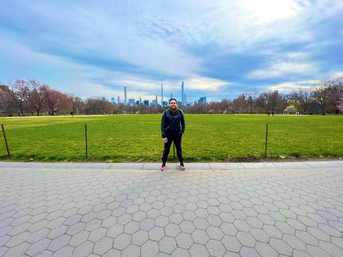 ElGeorgeHarris's tweet image. Un día como hoy, 4 de abril pero de 2011 llegué a vivir a Miami. Hoy lo celebro caminando por #NYC debo agradecer tanto a éste país. Lo que más resaltaría es haberme dado la plataforma para comunicarme con tantos hispanos en el mundo.