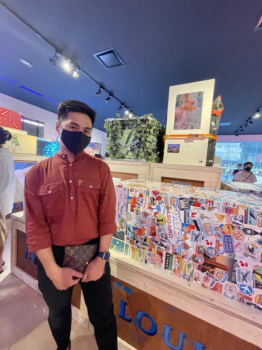 Raphyde's tweet photo. "200 TRUNKS, 200 VISIONARIES: THE EXHIBITION"
This is one of the initiatives celebrating the 200th anniversary of Louis Vuitton’s birth.
These are two of my favorite trunks!
#200Trunks #200Visionaries #200Trunks200Visionaries #exhibit #LouisVuitton #MarinaBaySands #Singapore https://t.co/9KVghzN7D7