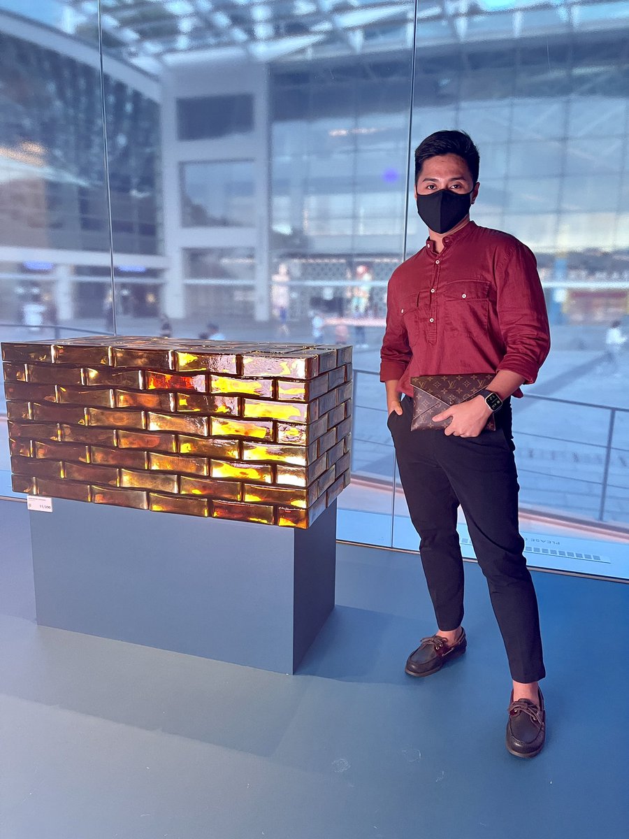 Raphyde's tweet photo. "200 TRUNKS, 200 VISIONARIES: THE EXHIBITION"
This is one of the initiatives celebrating the 200th anniversary of Louis Vuitton’s birth.
These are two of my favorite trunks!
#200Trunks #200Visionaries #200Trunks200Visionaries #exhibit #LouisVuitton #MarinaBaySands #Singapore https://t.co/9KVghzN7D7
