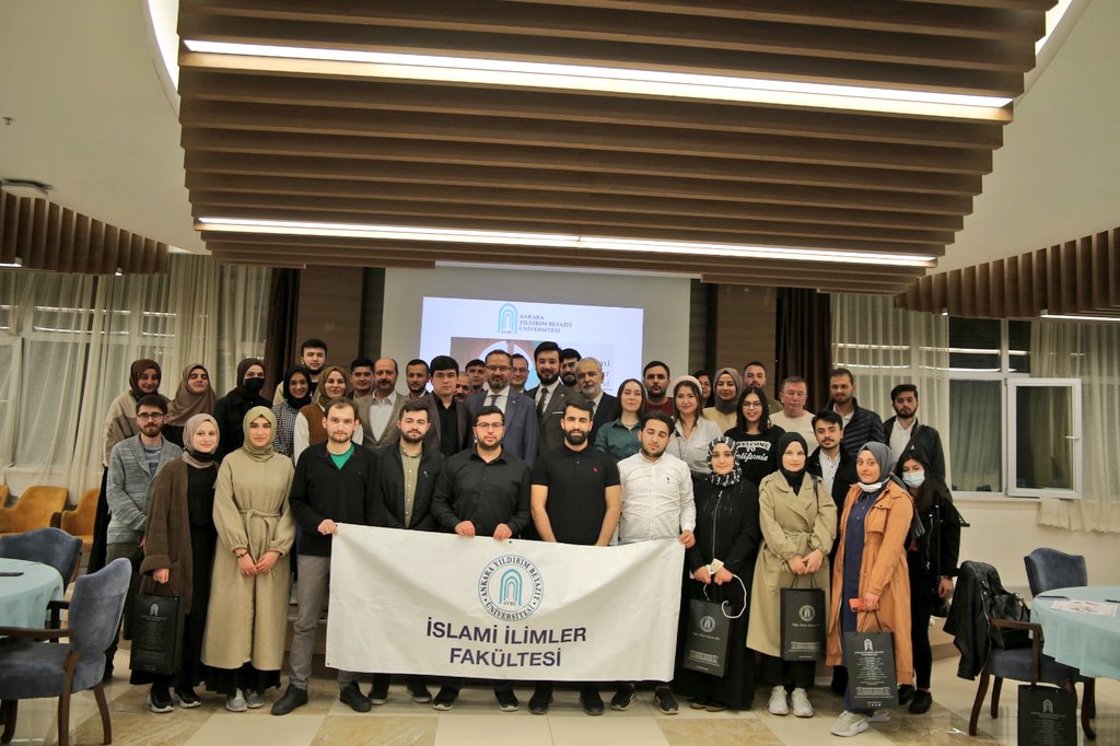 Rektörümüz Prof. Dr. İbrahim Aydınlı, İslami İlimler Fakültemizin düzenlediği iftar sohbeti programında  öğrencilerimizle bir araya gelerek hasbihal etti.

<a href="/profdriaydinli/">Prof.Dr.İbrahim AYDINLI</a> @ybuozelkalem <a href="/ybunikonsey/">AYBÜ Öğrenci Konseyi</a>