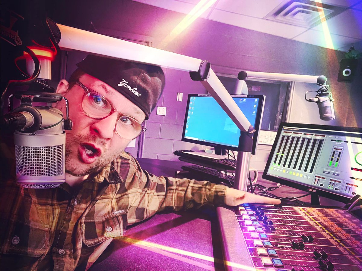 AndersonMIX97's tweet image. Catch me weekday afternoons 3pm - 7pm on MIX 97 QUINTE'S BEST VARIETY #DriveHomeShow 

📻 mix97.com/player/?player…