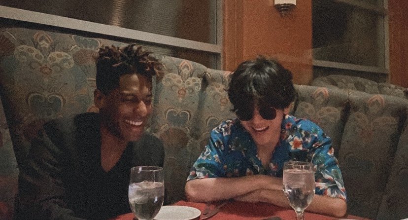taeteland's tweet photo. 📸 [thv] omg taehyung with jon batiste https://t.co/PNWCEGukMN