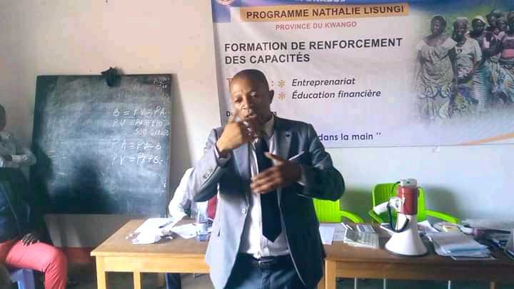 PazMiluta_pm's tweet photo. CLÔTURE MOIS DE LA FEMME : LA FONDATION NATHALIE BUL'AN'SUNG APPORTE UN APPUI TECHNIQUE ET FINANCIER A L'ENTREPRENEURIAT DES MAMANS DE LA VILLE DE KENGE 
https://t.co/cQBEmEtRyb https://t.co/JiTVUGONFI