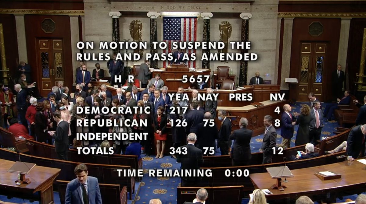 BREAKING: The U.S. House of Representatives passed a bill to expand research on marijuana—including by letting scientists study products from dispensaries.

The Senate approved a separate cannabis science bill last month.

marijuanamoment.net/house-passes-b…